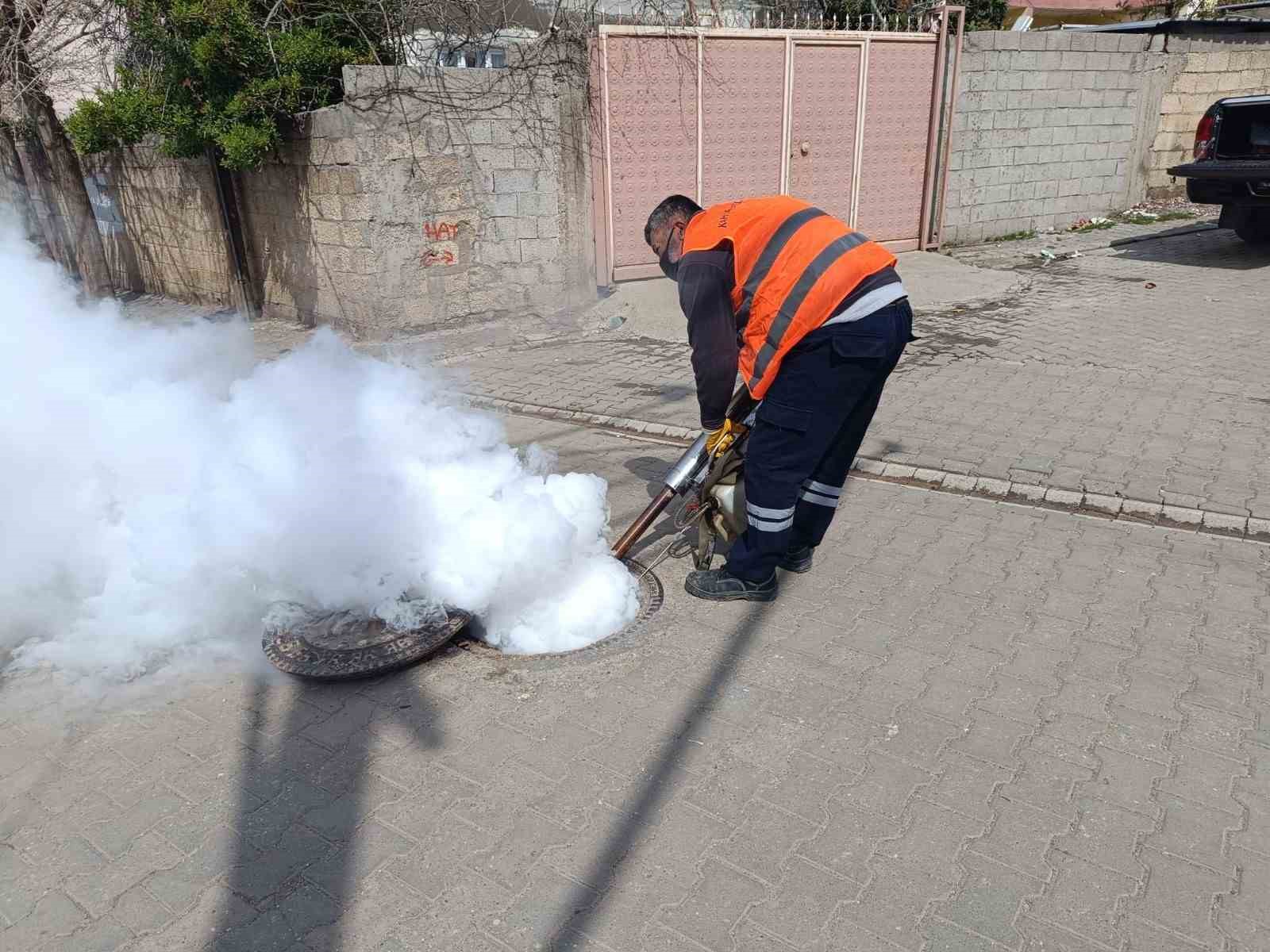 Kahta Belediyesi’nden haşerelere karşı yoğun mücadele
Kahta Belediyesi’nden haşerelere karşı yoğun mücadele
