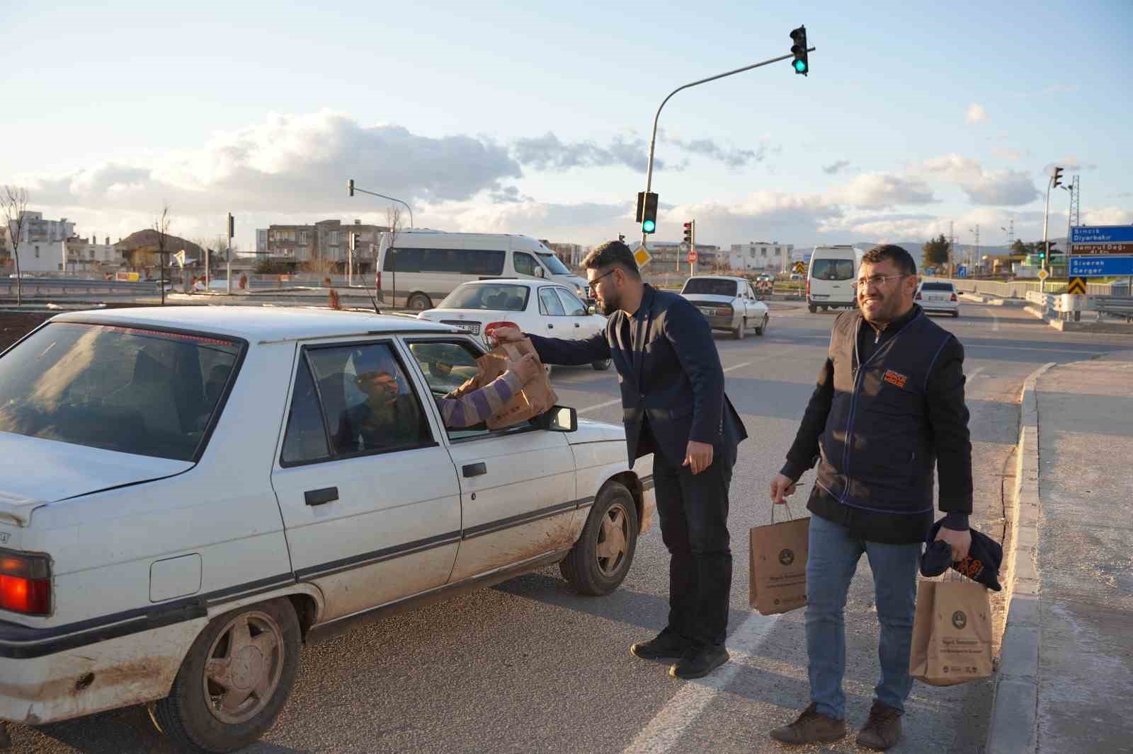 Kahta Belediyesi’nden iftara yetişemeyenlere kumanya desteği
