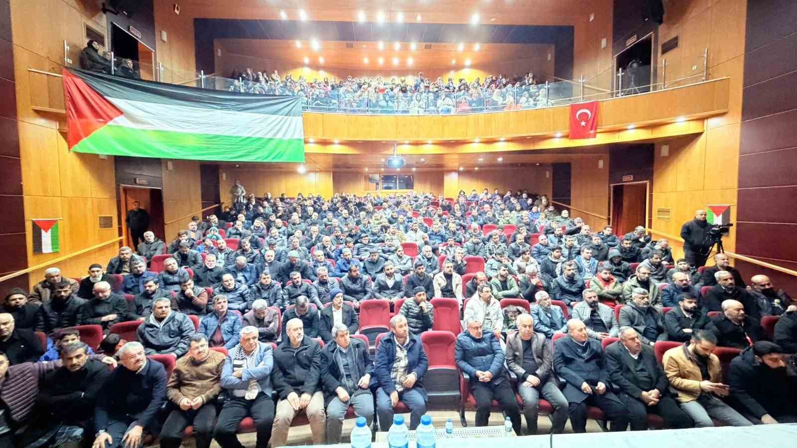 Kahta’da "Gazze Bilinci ve Ümmet sorumluluğu" konferansı
Kahta’da "Gazze Bilinci ve Ümmet sorumluluğu" konferansı