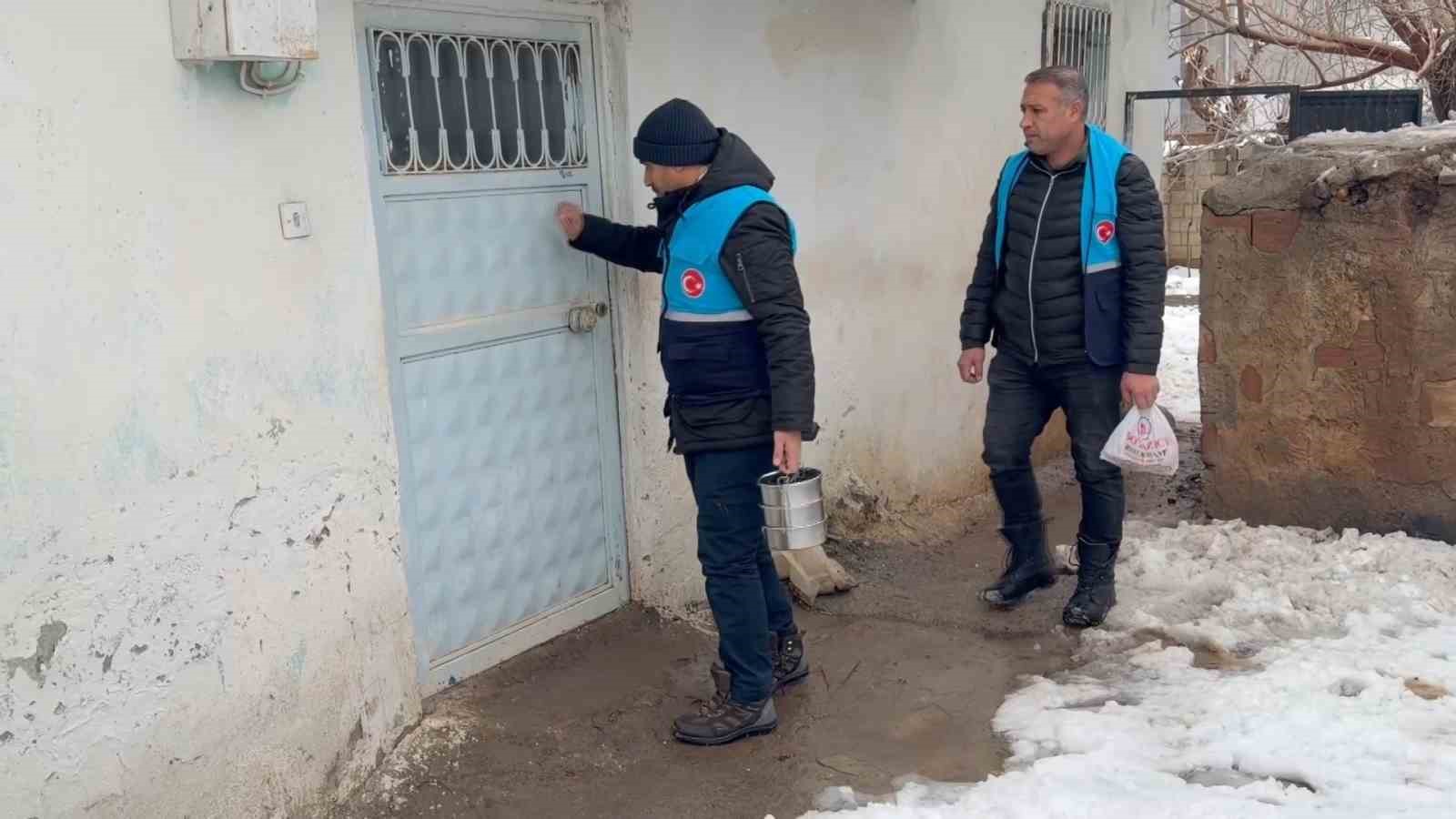 Kahta’da yaşlı ve engelli vatandaşlara sıcak yemek desteği
