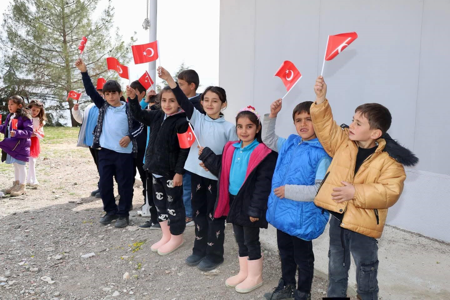 Kahta’daki köy okulunda kütüphane açıldı
