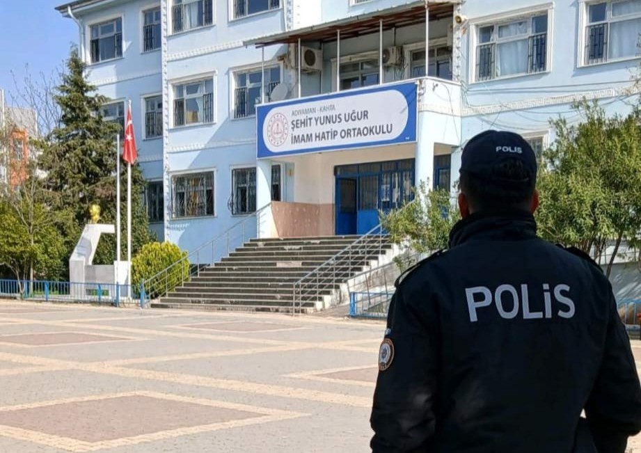 Kahta’daki okul çevrelerinde sıkı denetim
