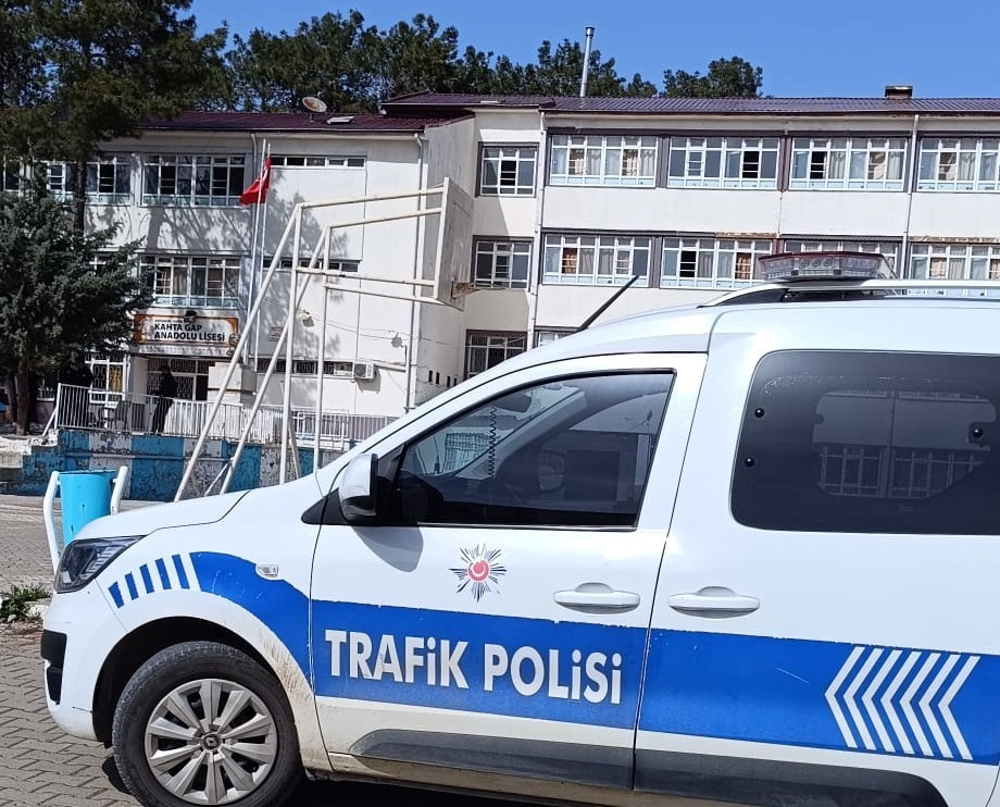 Kahta’daki okul çevrelerinde sıkı denetim
