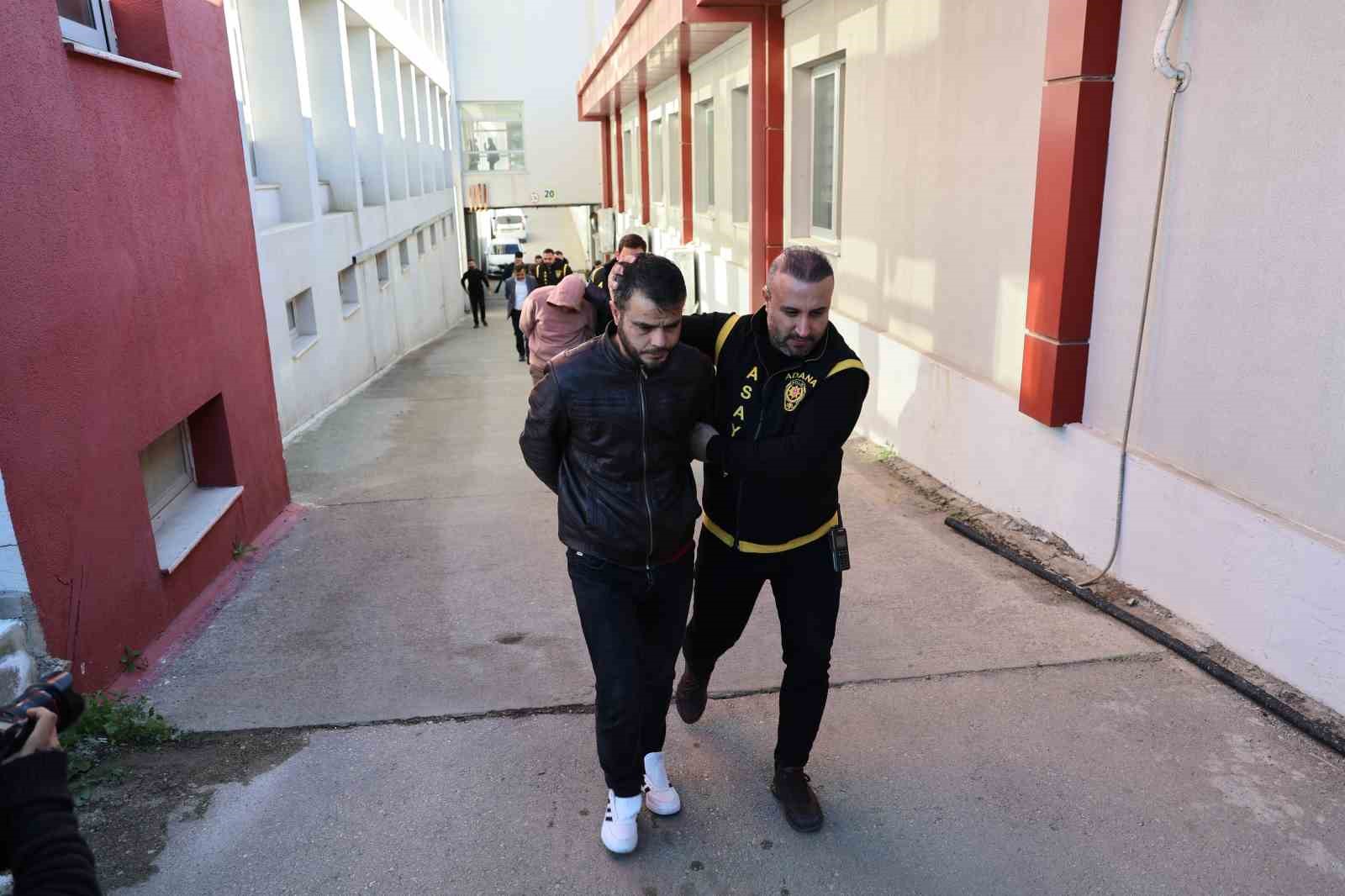 Kahvehanedeki çifte cinayete 11 tutuklama
Kahvehanedeki çifte cinayete 11 tutuklama