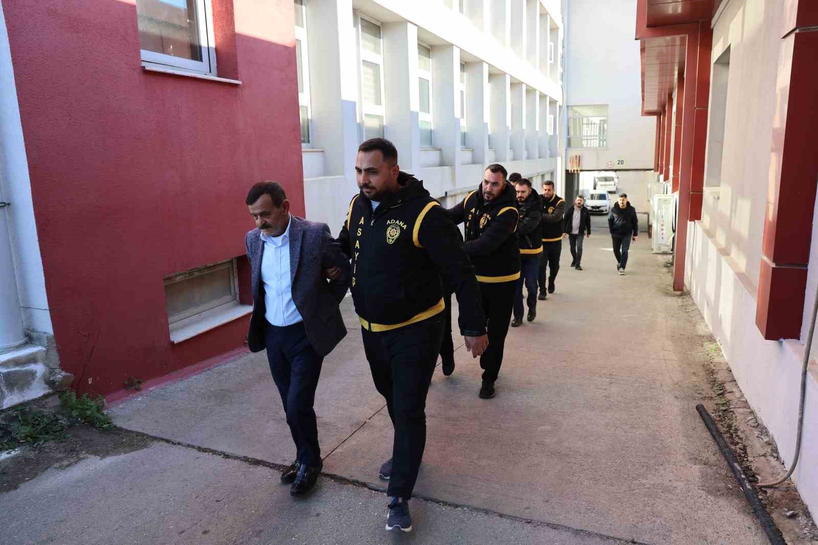 Kahvehanedeki çifte cinayete 11 tutuklama
Kahvehanedeki çifte cinayete 11 tutuklama