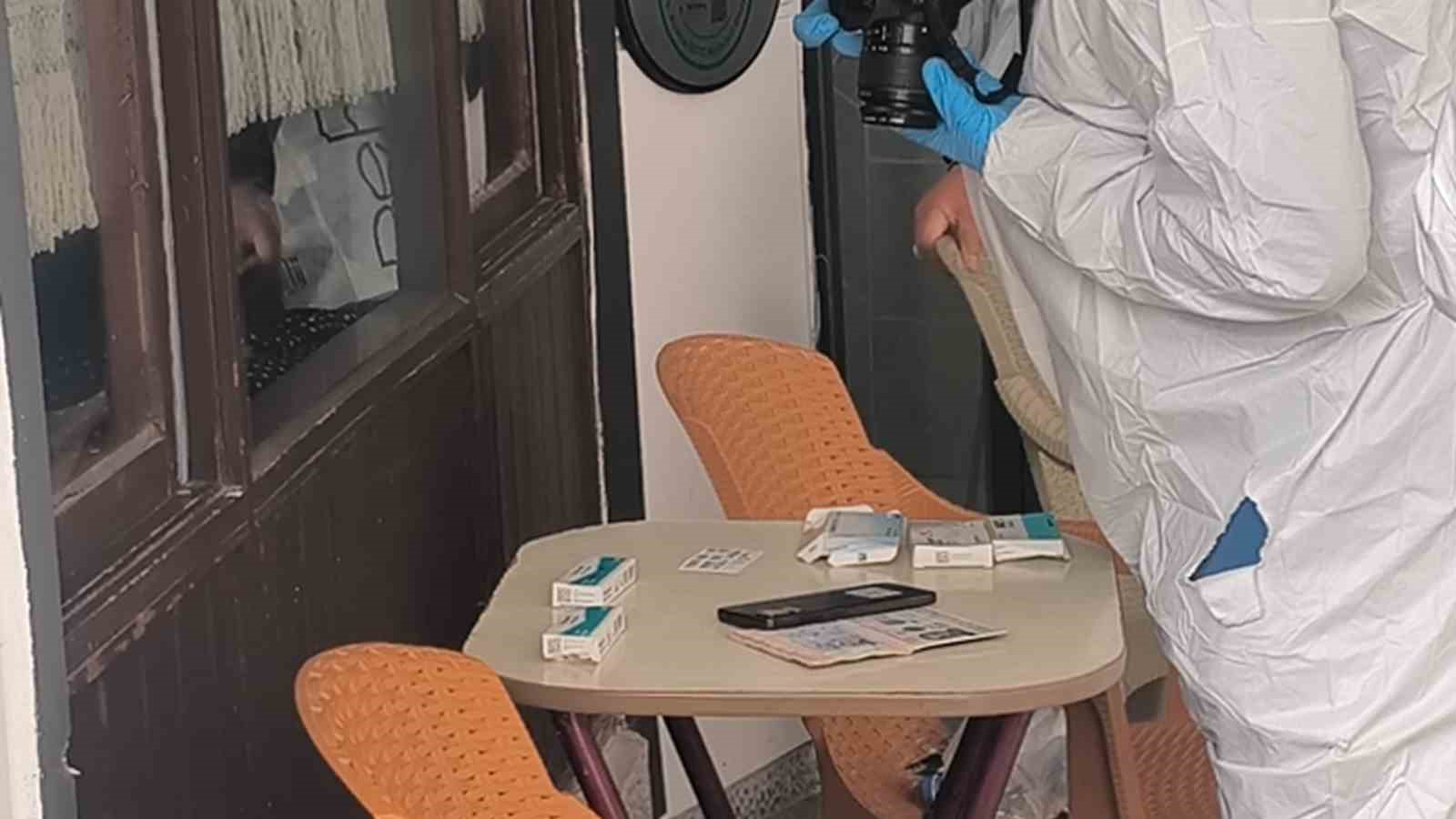 Kaldığı pansiyon odasında ölü olarak bulundu
