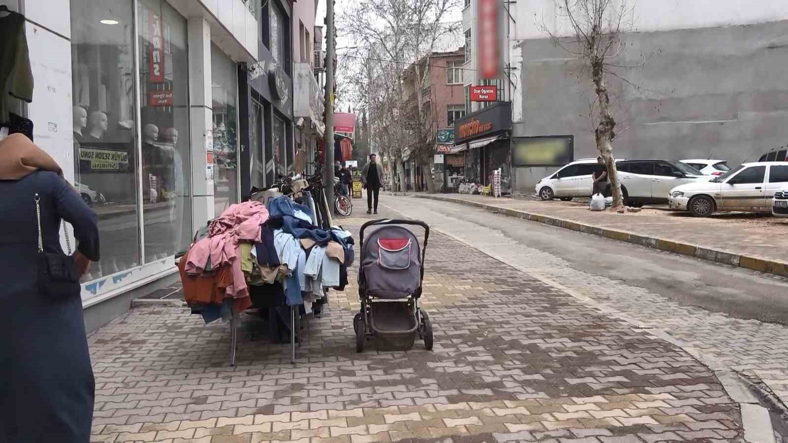 Kaldırım işgalleri vatandaşlara pes dedirtiyor
