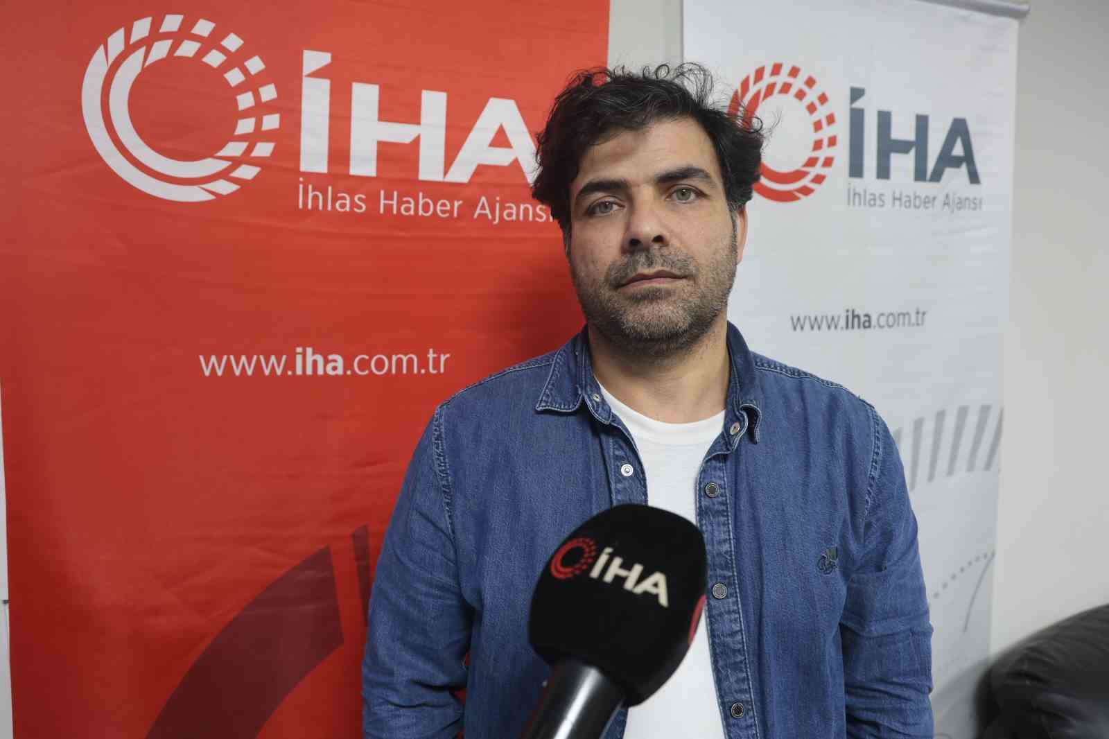Kaldırım taşıyla camını kırdıkları otomobilden depremzede vatandaşın 100 bin TL’sini çaldılar
