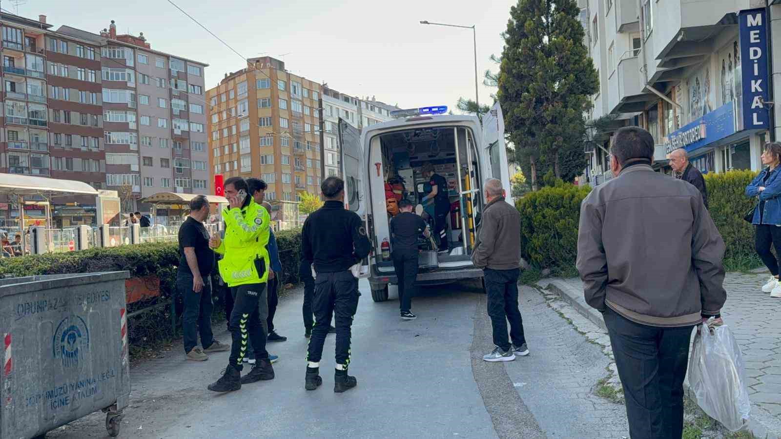 Kaldırıma çıkan araç yayayı ezdi
