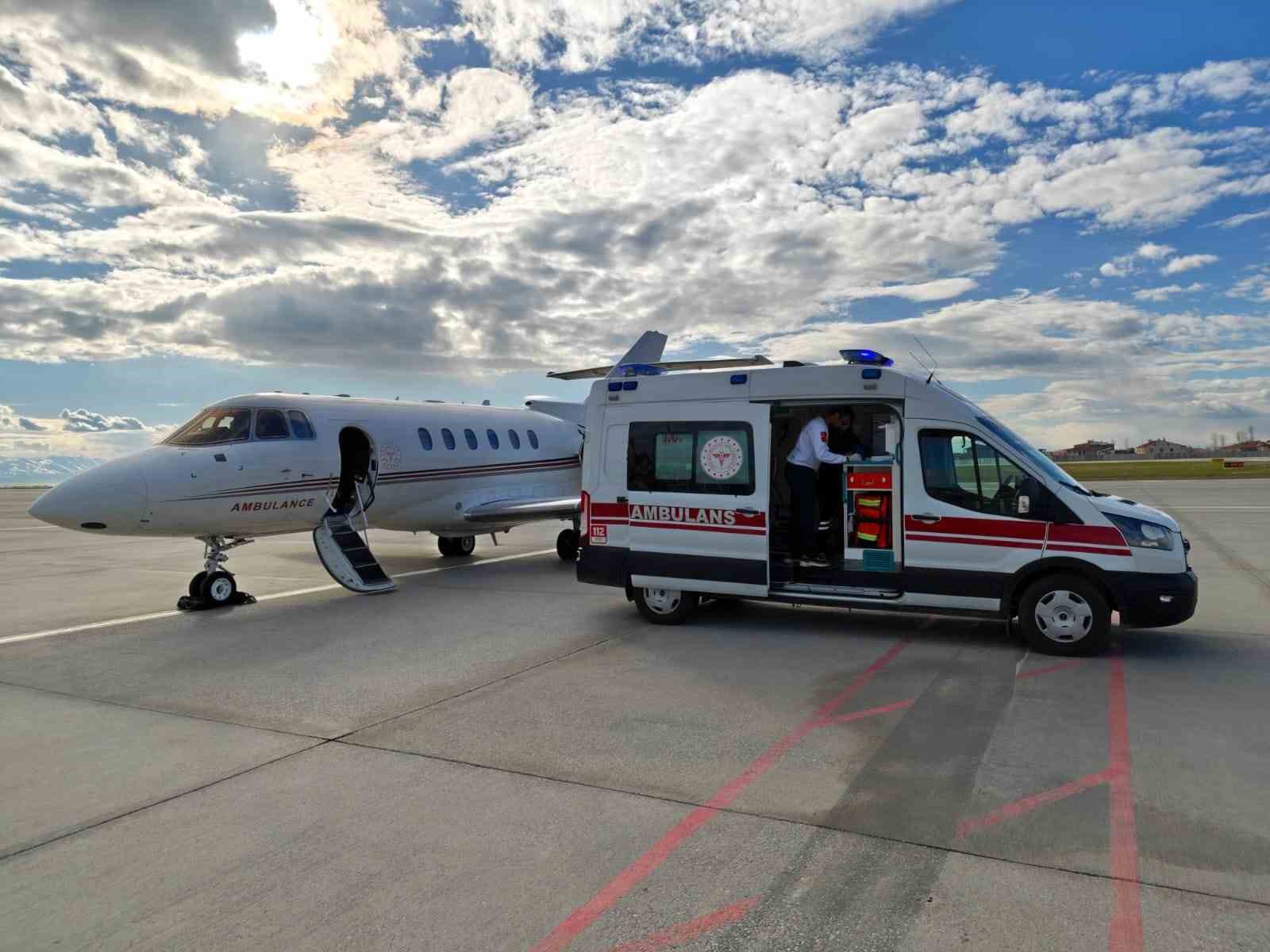 Kalp hastası bebek ambulans uçakla İstanbul’a sevk edildi
