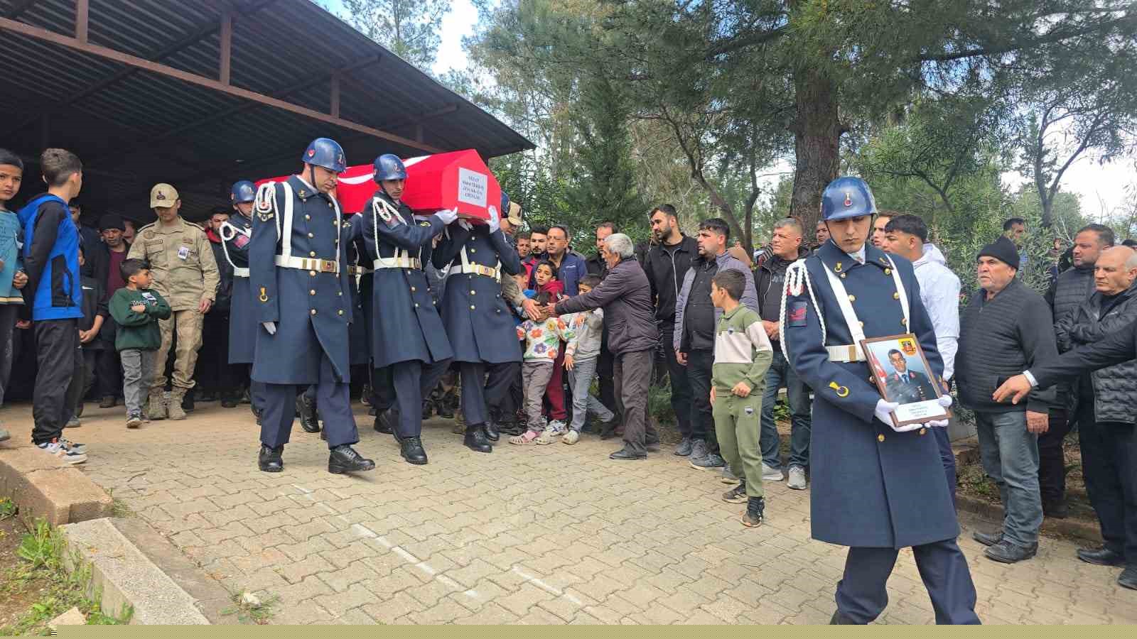Kalp krizi geçiren asker son yolculuğuna uğurlandı
