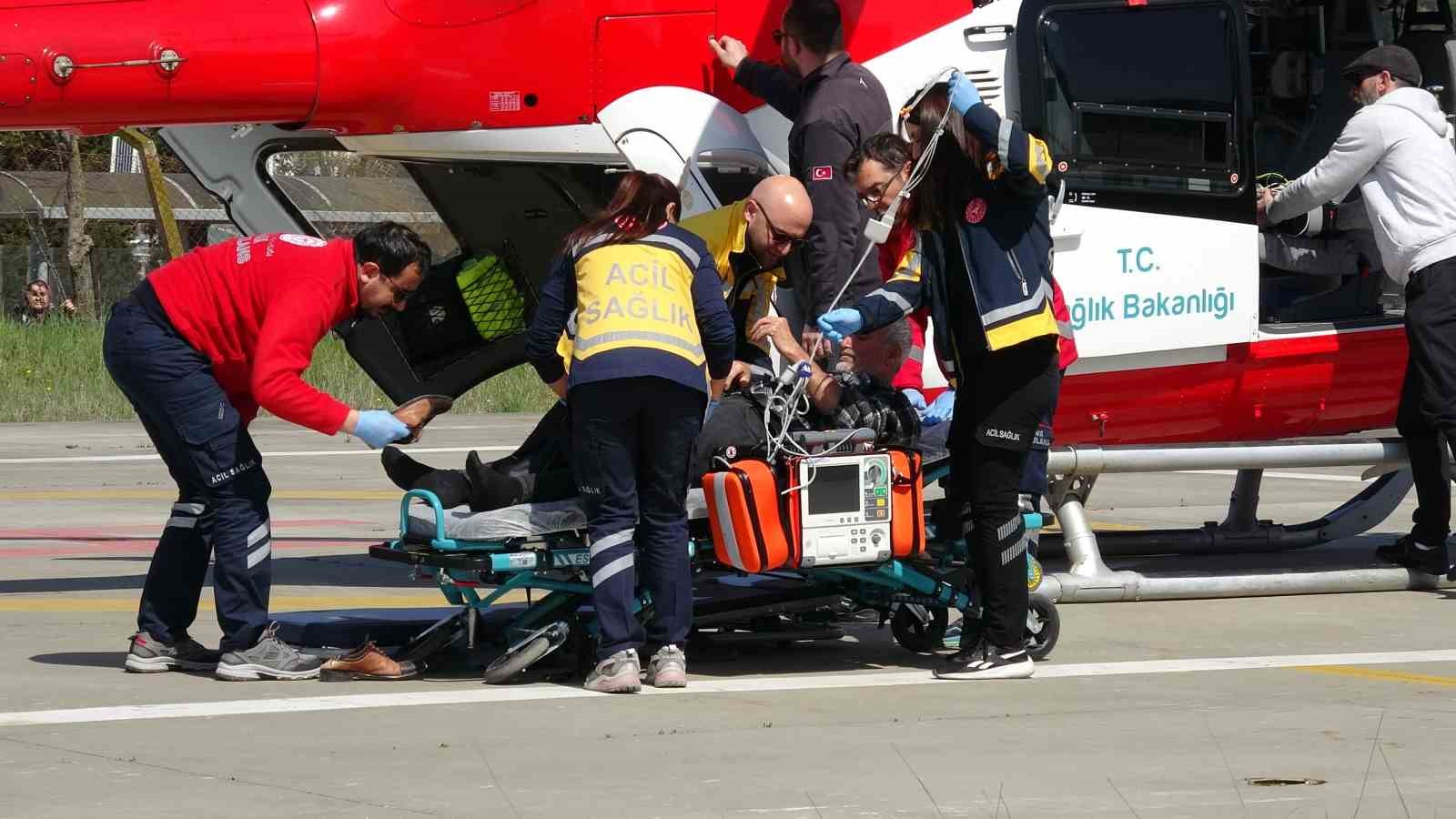 Kalp krizi geçiren hasta için ambulans helikopter zamanla yarıştı
