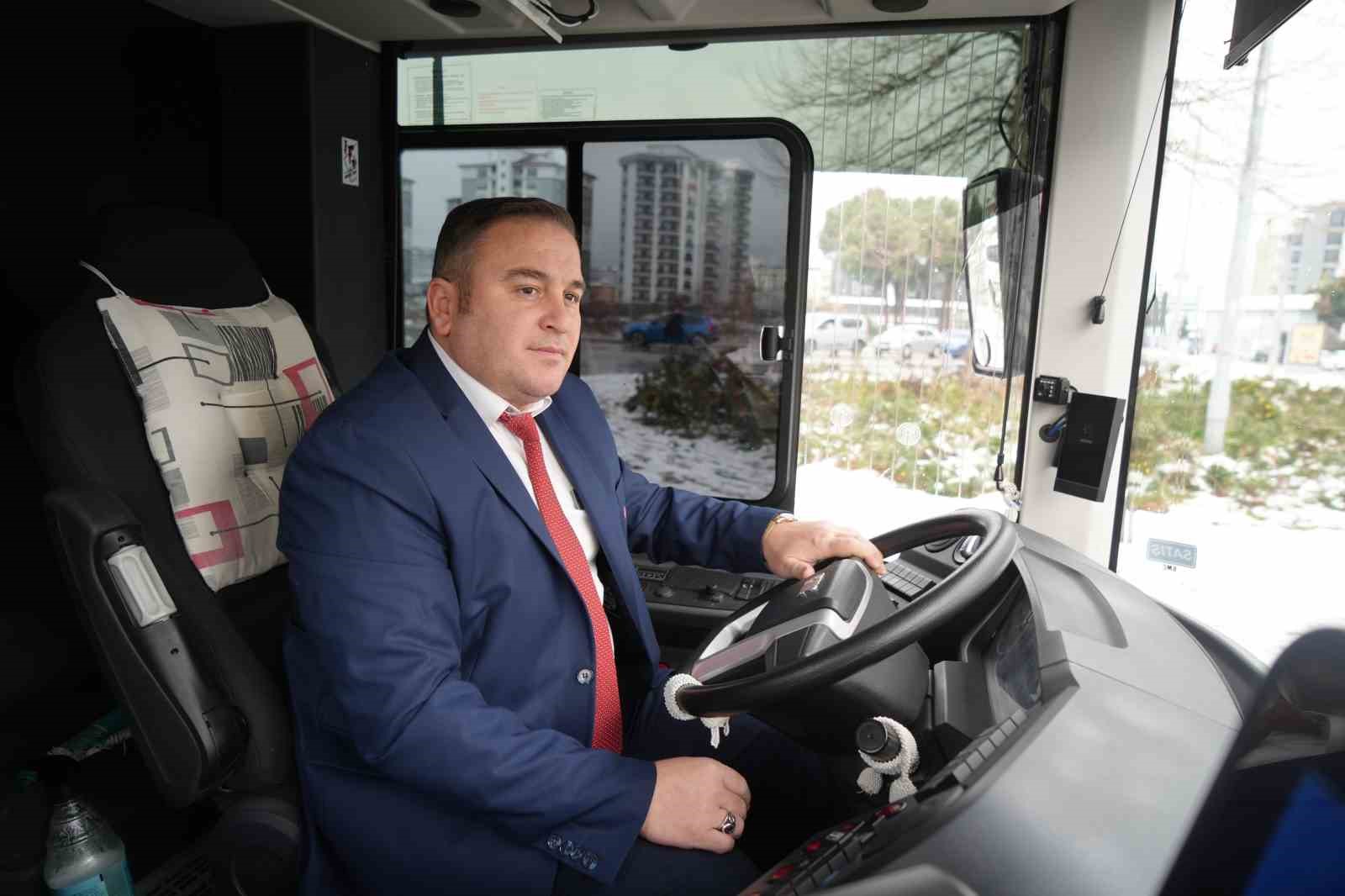 Kalp krizi geçiren yolcuyu otobüsle hastaneye götüren şoför: "Aynı durum tekrar yaşansa yine en yakın hastaneye yönelirim"
