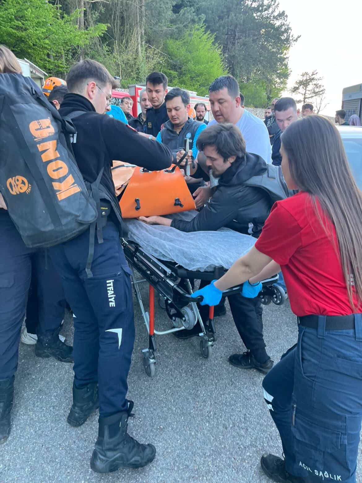 Kalp krizi geçirip dereye düştü
