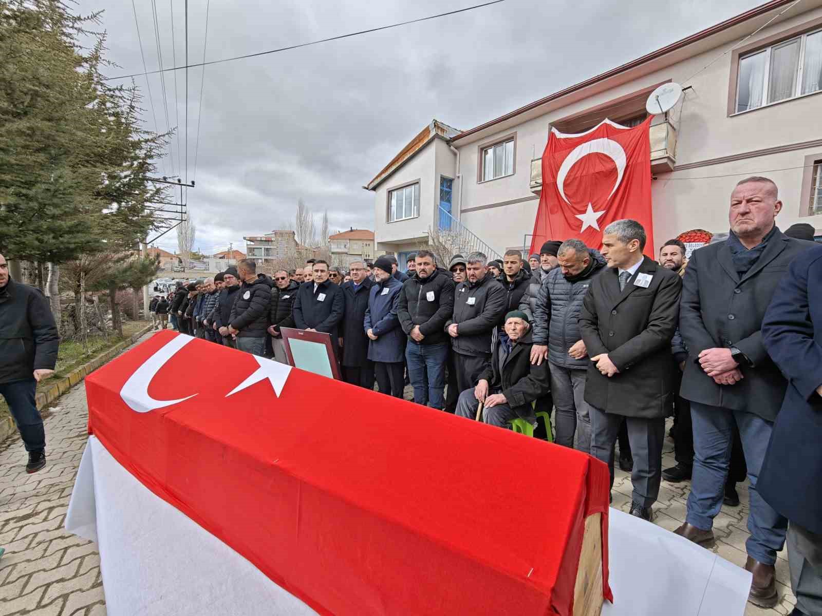 Kalp krizi sonrası vefat eden belediye başkanı toprağa verildi
