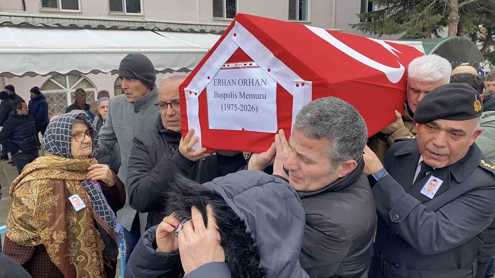 Kalp krizine yenik düşen polis memuru memleketinde son yolculuğuna uğurlandı
