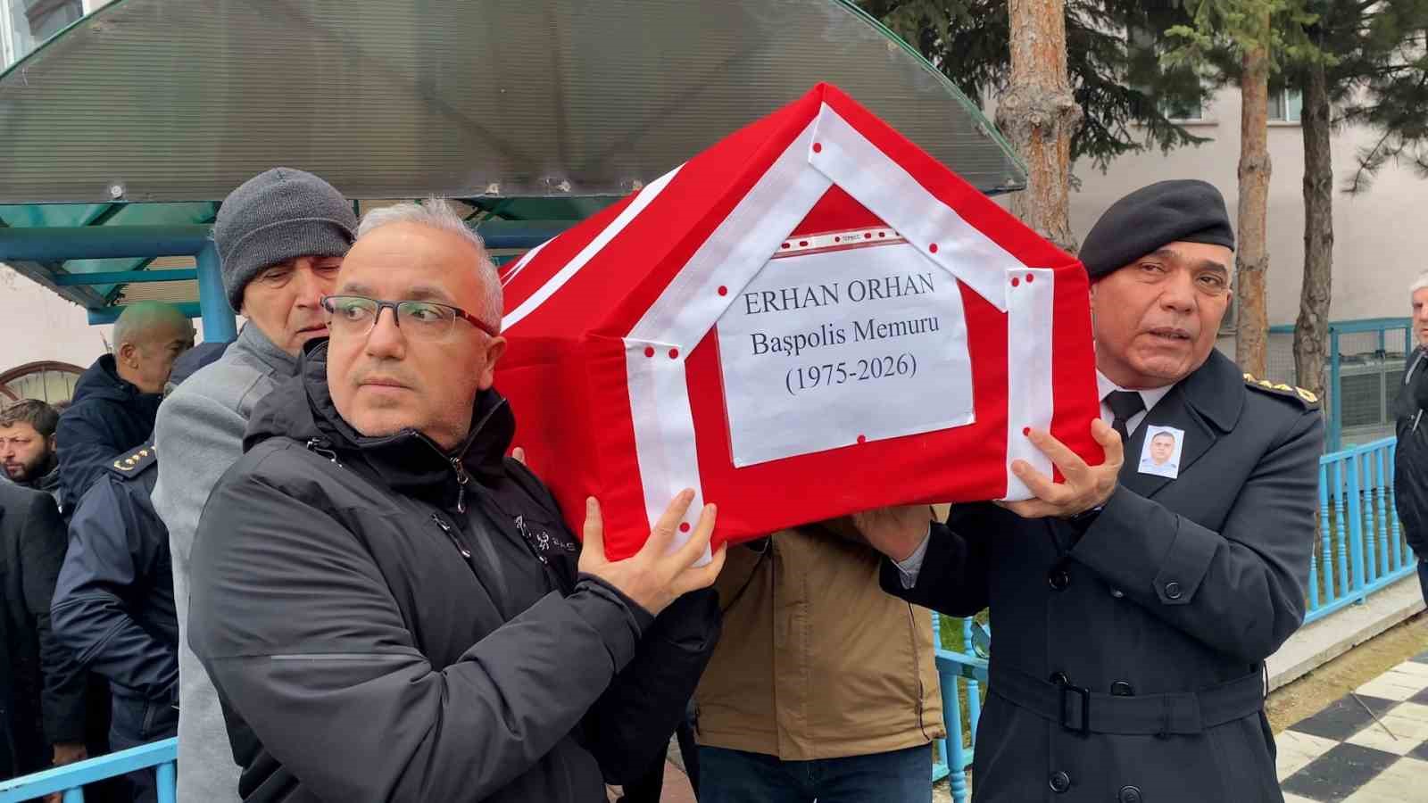 Kalp krizine yenik düşen polis memuru memleketinde son yolculuğuna uğurlandı
