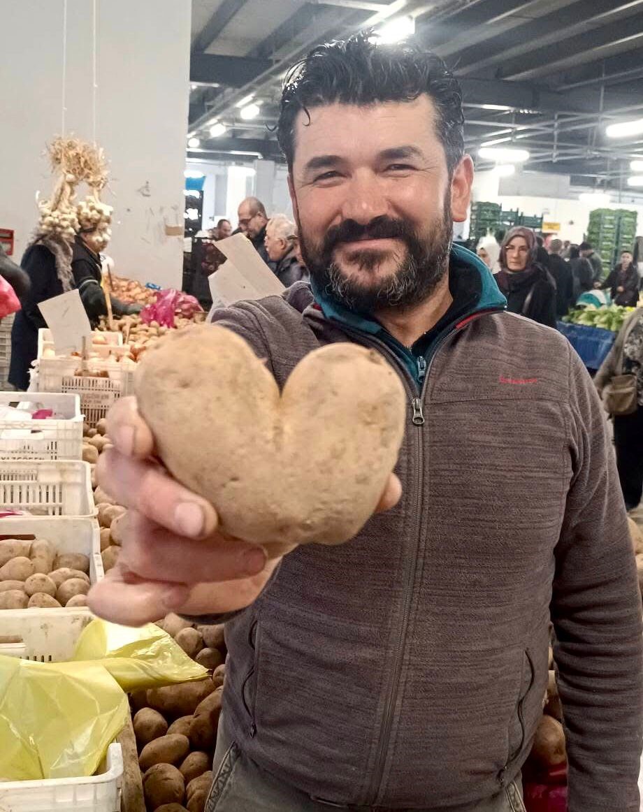 Kalp şeklindeki patates ilgi odağı oldu
