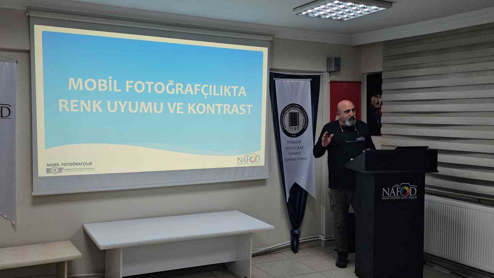 Kameralar cebe girdi: Fotoğraf tutkunlarına cep telefonu eğitimi veriliyor
