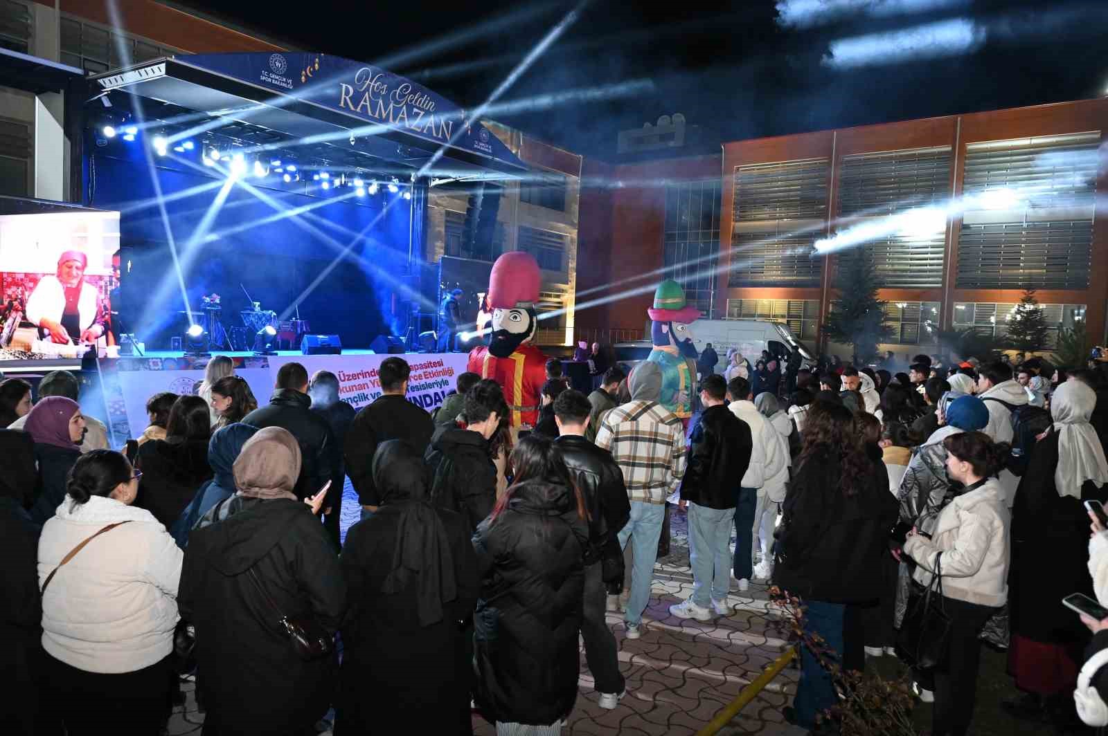 "Kampüs İftarları" etkinliği gençleri aynı sofrada buluşturdu
