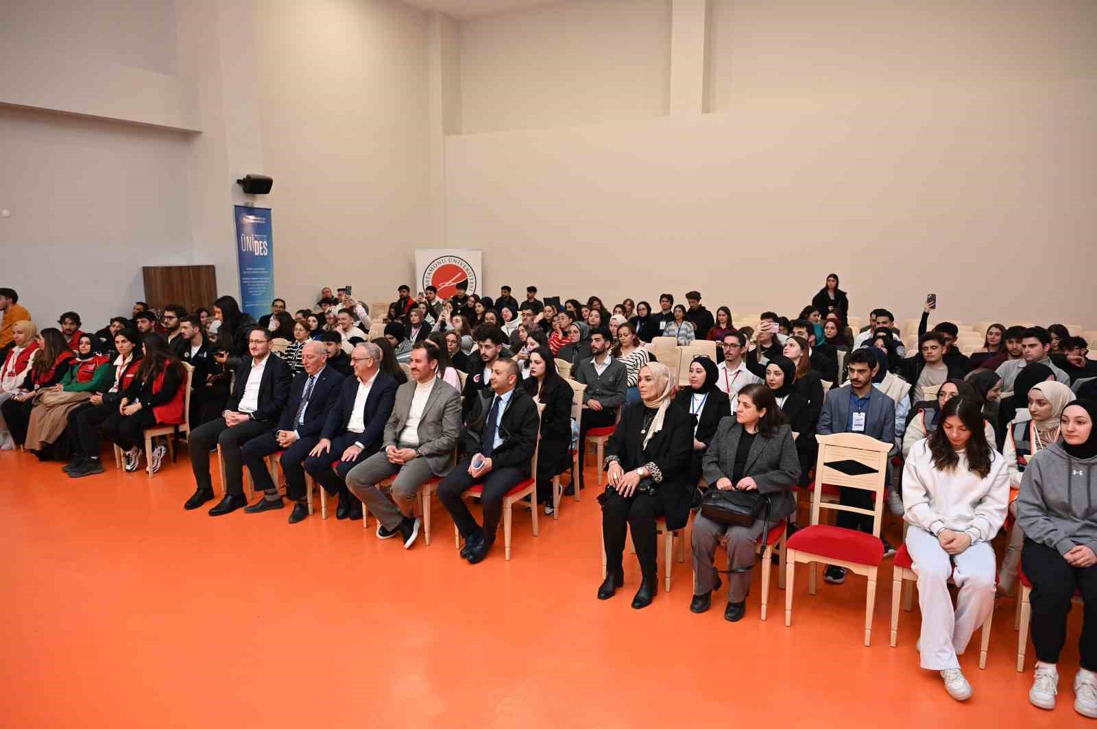 "Kampüs İftarları" etkinliği gençleri aynı sofrada buluşturdu
