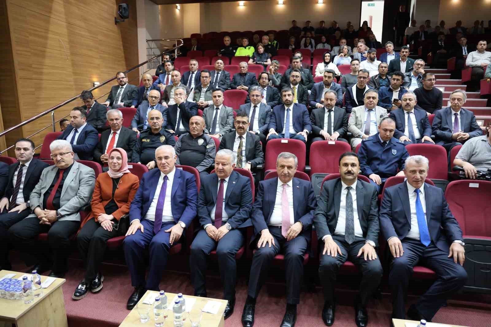 Kamu Başdenetçisi Akarca: "Kurumumuz, halkın ücretsiz avukatlığını yapıyor"
