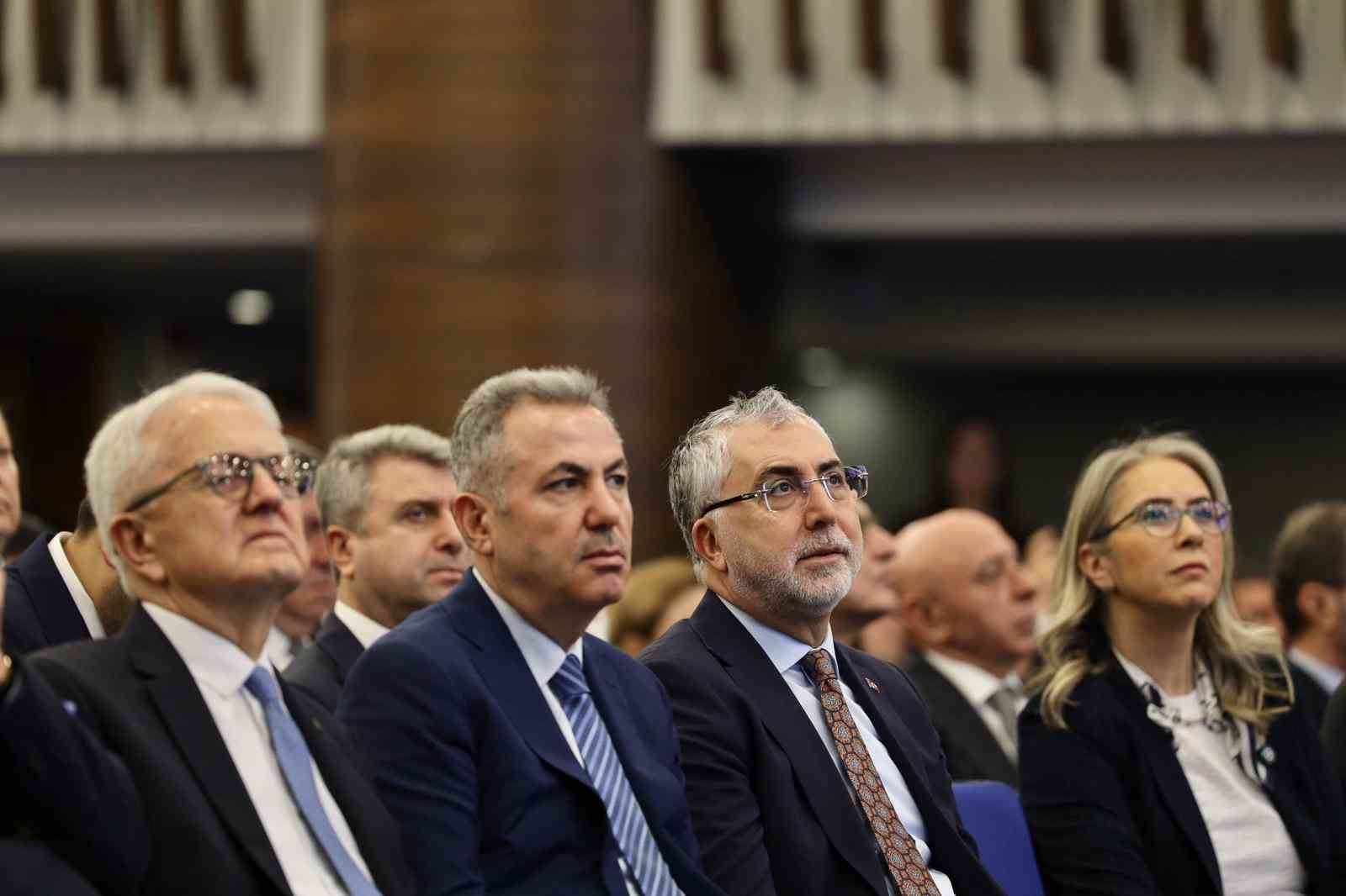 Kamu ve işveren istişare için İzmir Ticaret Odası’nda buluştu
