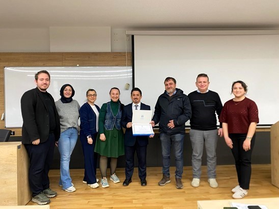 Kamu ve sektör temsilcileri tecrübelerini öğrencilerle paylaştı
