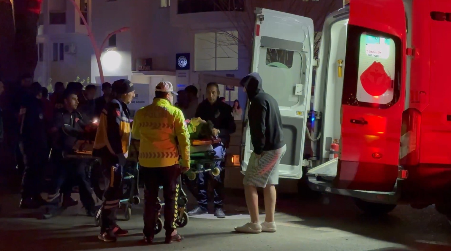 Kamyonetle çarpışan motosikletli yaralandı
