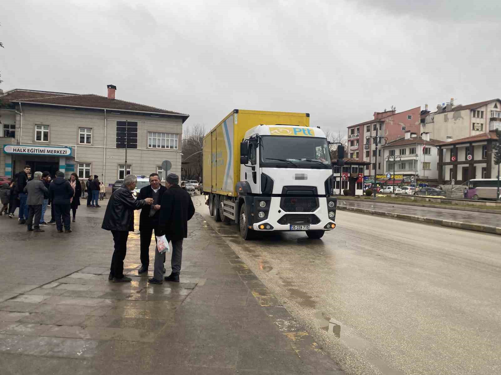 Kamyonun çarptığı adam hayatını kaybetti
