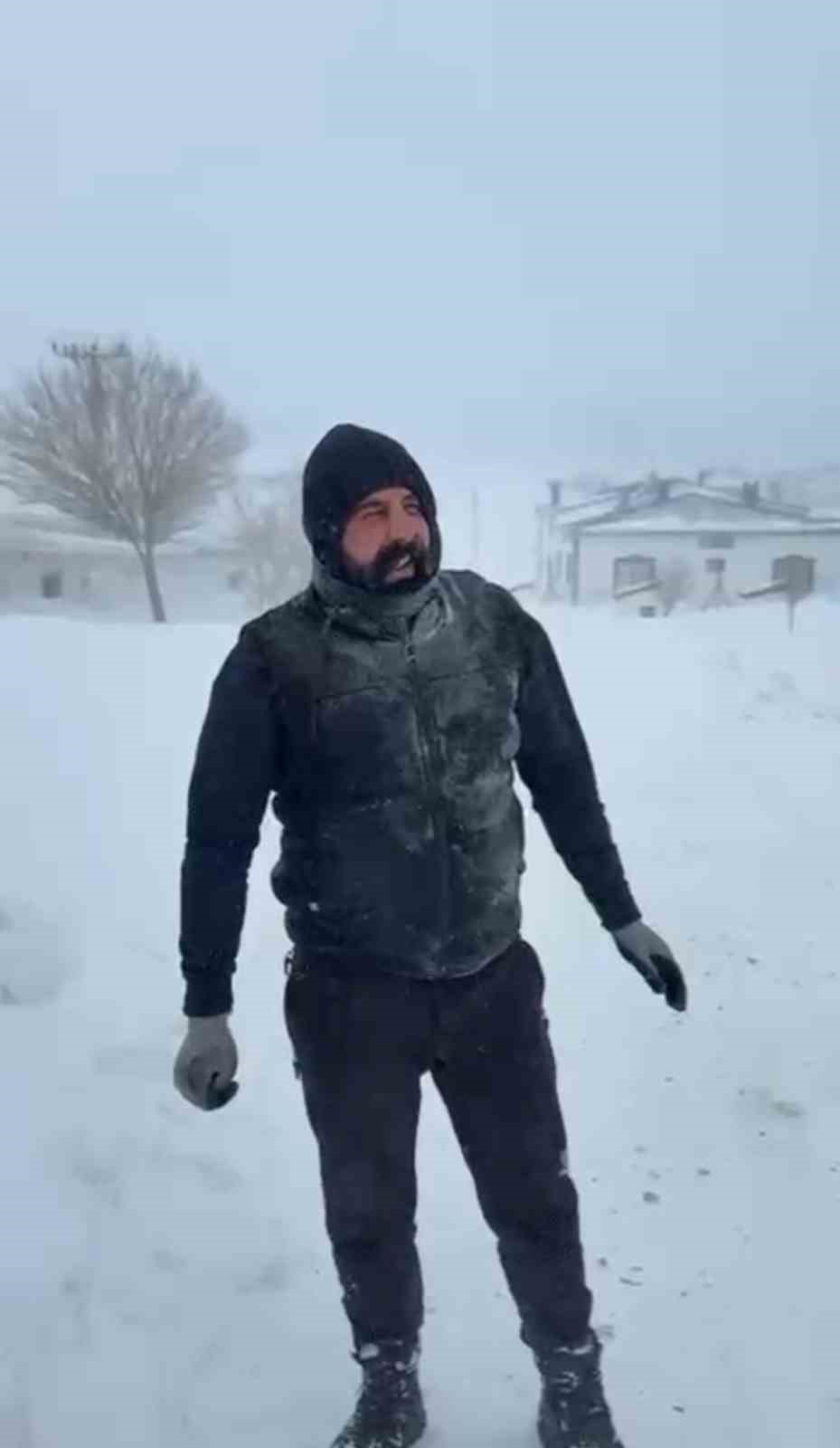 Kangallarını beslemek için yola çıktı, çiftliğe vardığında gözlerine inanamadı
