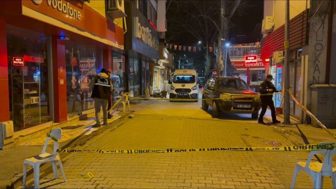 Kanlı hesaplaşma kameraya böyle yansıdı... Peş peşe ateş açtı, soğukkanlı tavırları dikkat çekti
