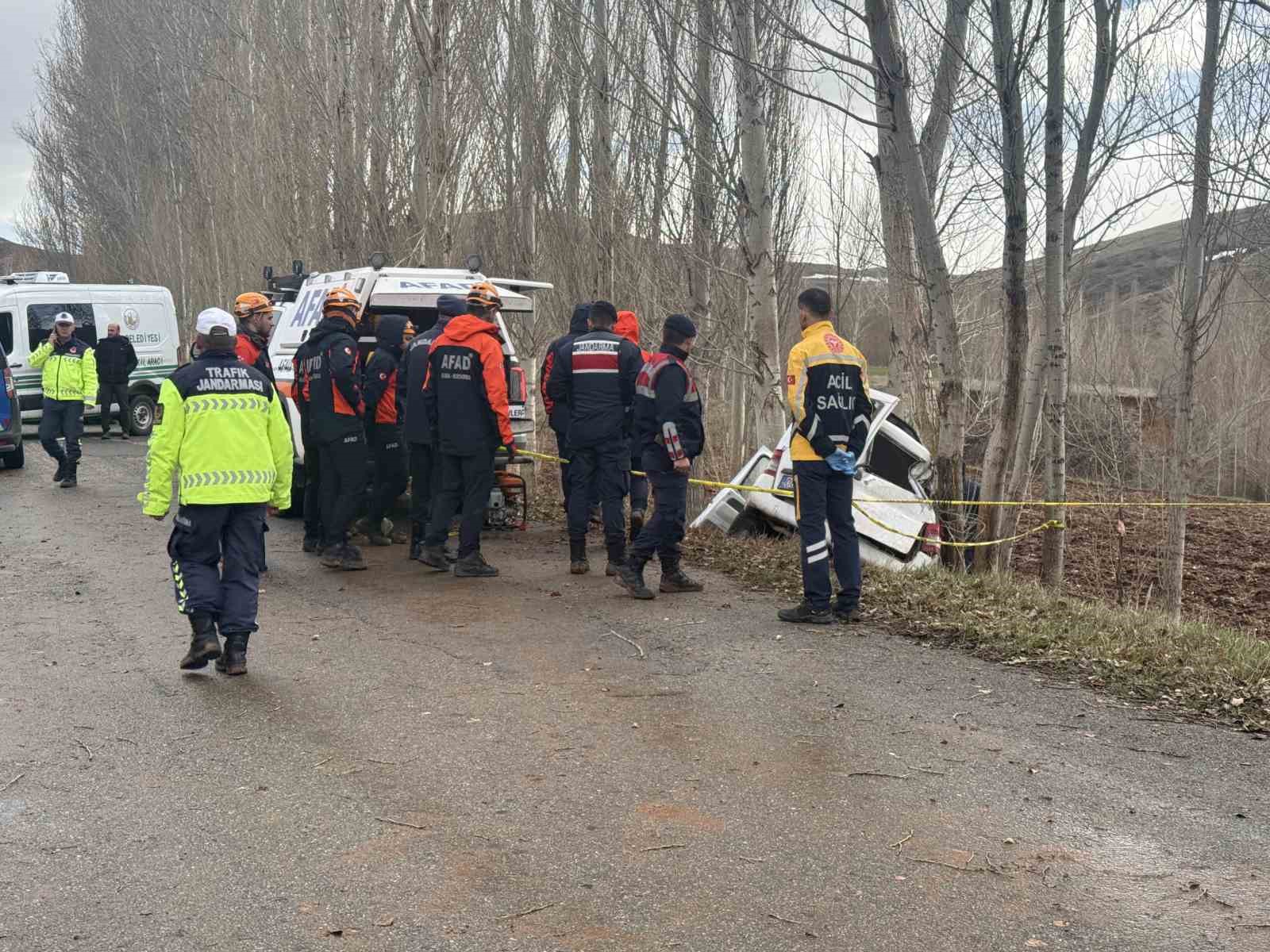 Kanser hastası babasını hastaneye götürürken kaza yaptı: 3 ölü
