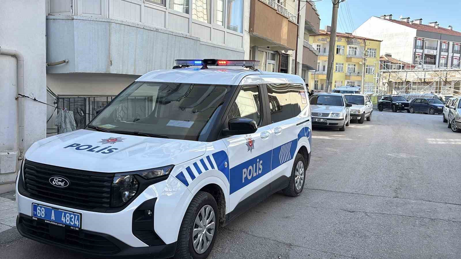 Kanser hastası yaşlı adam evinde can verdi, polis inceleme başlattı
