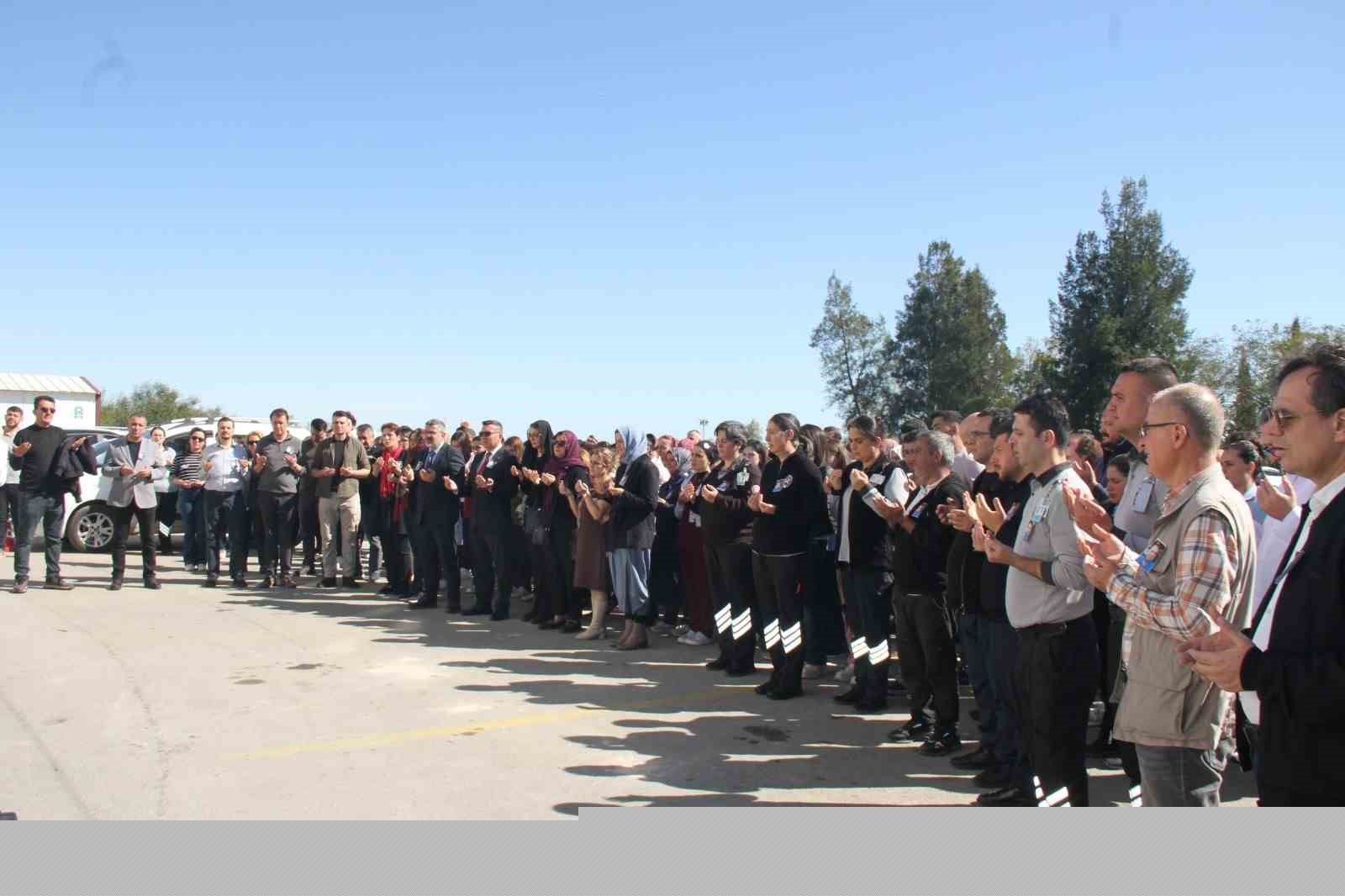 Kanser nedeniyle hayatını kaybeden çocuk doktoru için hastanede tören düzenlendi
