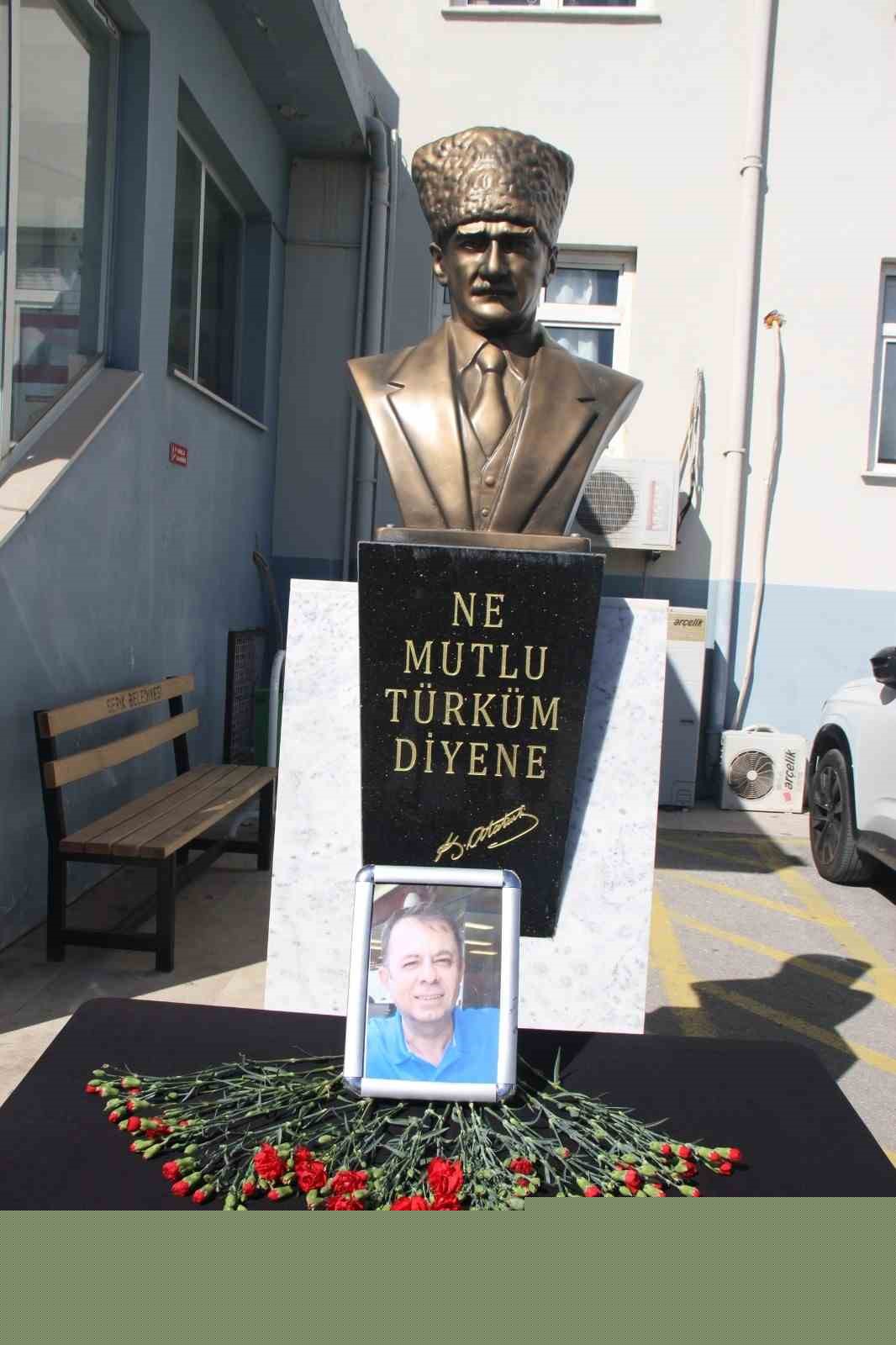 Kanser nedeniyle hayatını kaybeden çocuk doktoru için hastanede tören düzenlendi
