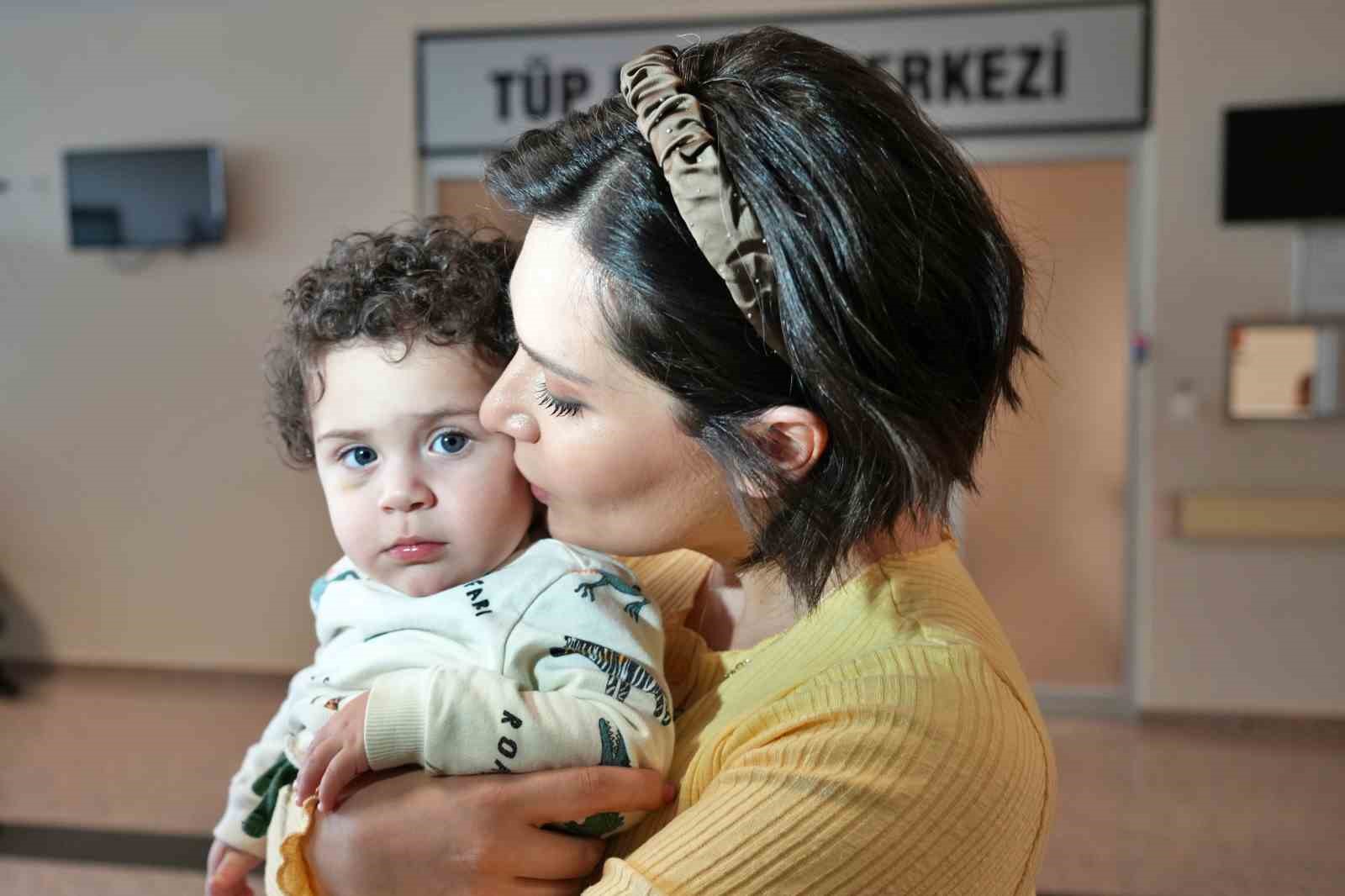 Kanseri yendi, annelikten vazgeçmedi: Dondurulan embriyolar tutmadı, ‘Can’ geldi
Kanseri yendi, annelikten vazgeçmedi: Dondurulan embriyolar tutmadı, ‘Can’ geldi