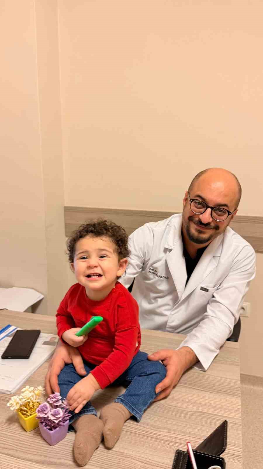 Kanseri yendi, annelikten vazgeçmedi: Dondurulan embriyolar tutmadı, ‘Can’ geldi
Kanseri yendi, annelikten vazgeçmedi: Dondurulan embriyolar tutmadı, ‘Can’ geldi