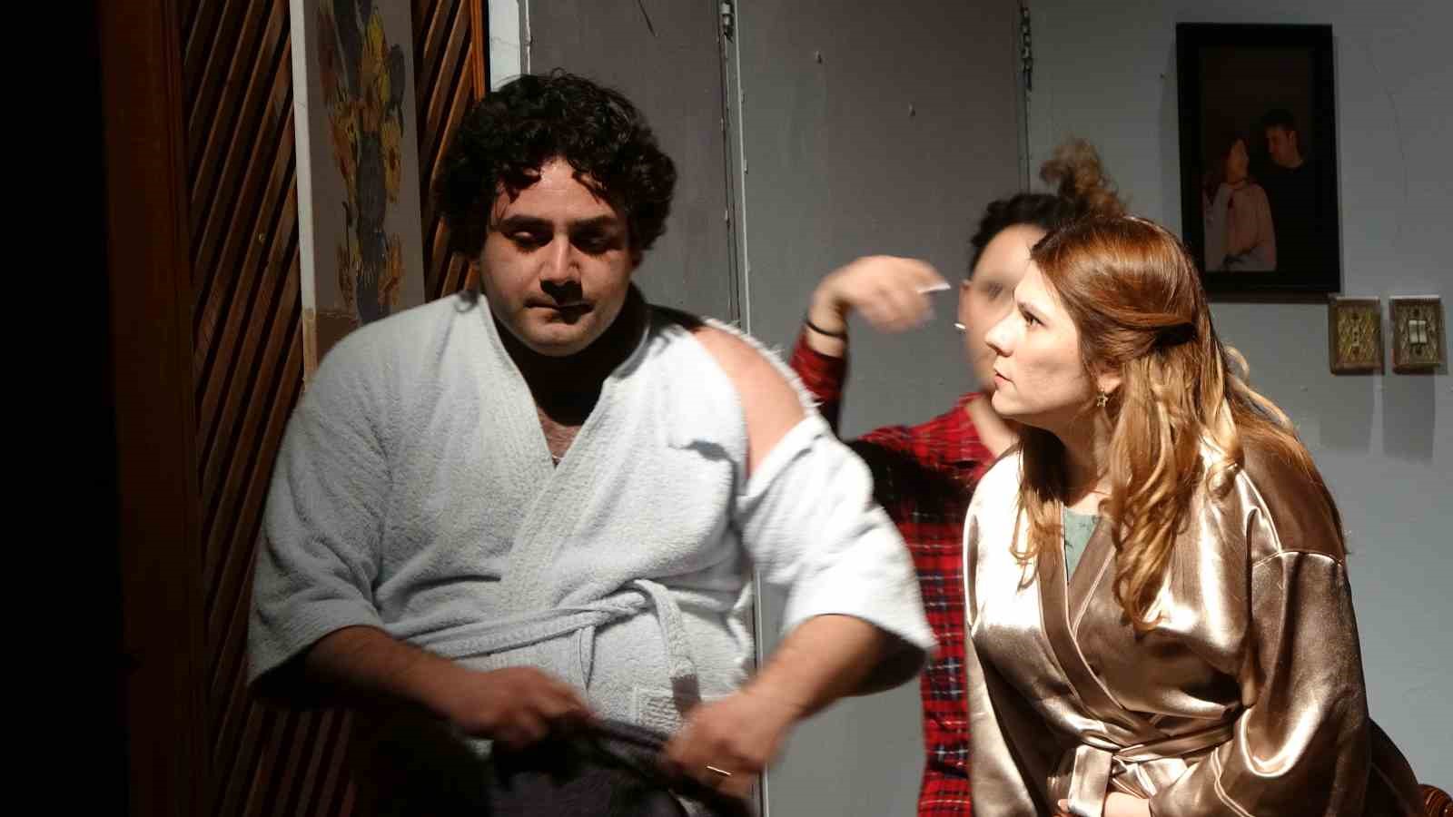 Kanseri yendi, kendi hayatını yazıp oynadı
Kanseri yendi, kendi hayatını yazıp oynadı