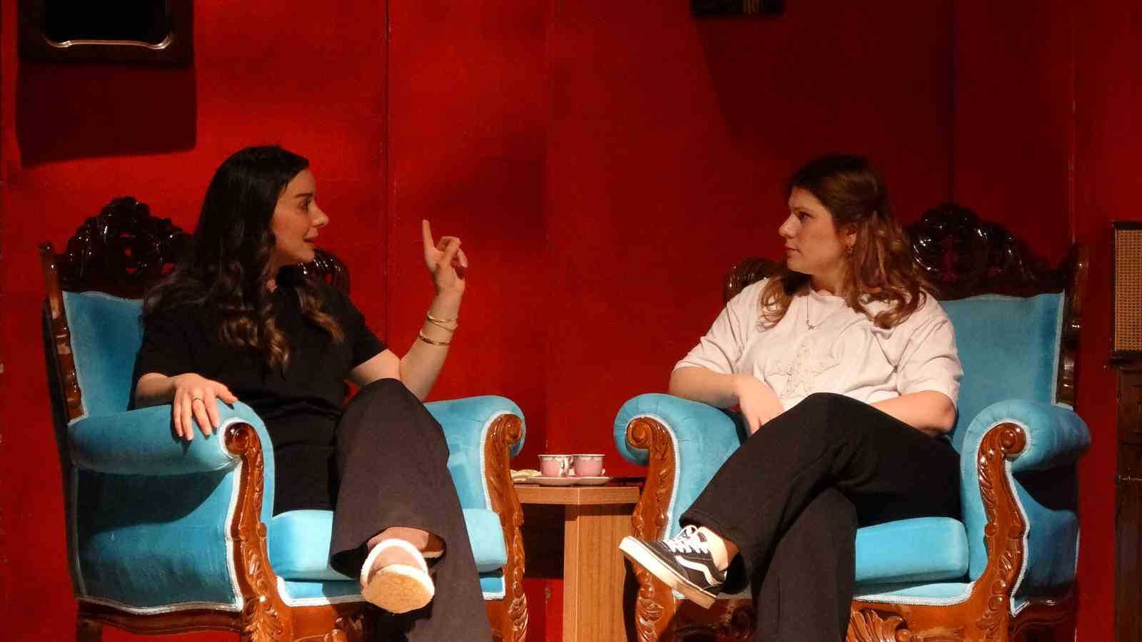 Kanseri yendi, kendi hayatını yazıp oynadı
Kanseri yendi, kendi hayatını yazıp oynadı