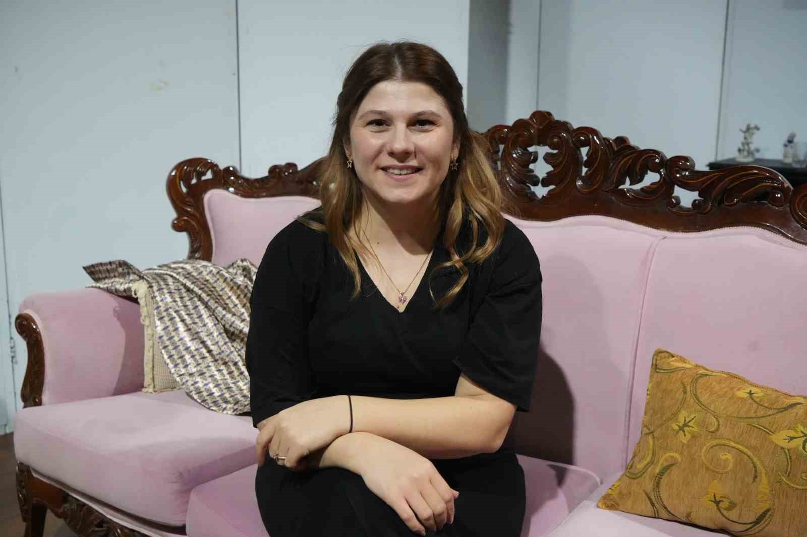 Kanseri yendi, kendi hayatını yazıp oynadı
Kanseri yendi, kendi hayatını yazıp oynadı