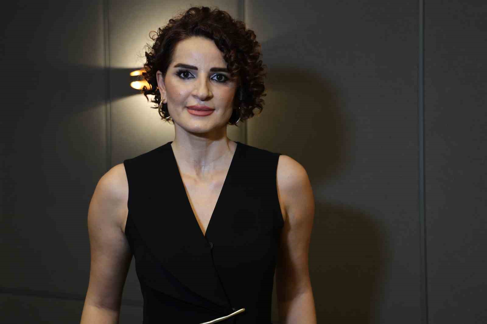 Kanseri yenen güzellik uzmanı, şimdi kanserli kadınlara umut oluyor
