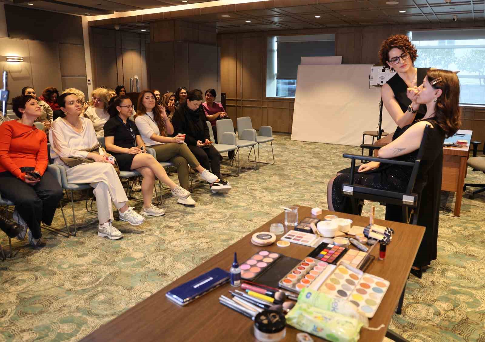 Kanseri yenen güzellik uzmanı, şimdi kanserli kadınlara umut oluyor
