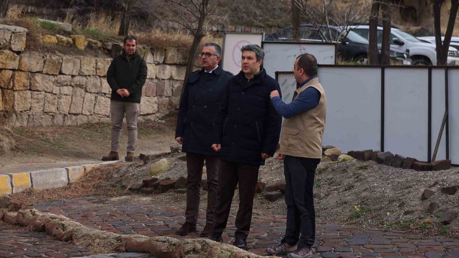 Kapadokya Alan Başkanı Aslanbay, Göreme’deki kurtarma kazılarını yerinde inceledi
