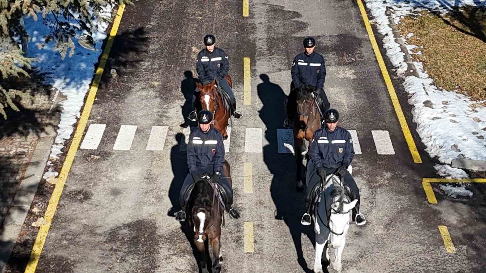 Kapadokya’da asayiş, atlı birliklere emanet
Kapadokya’da asayiş, atlı birliklere emanet