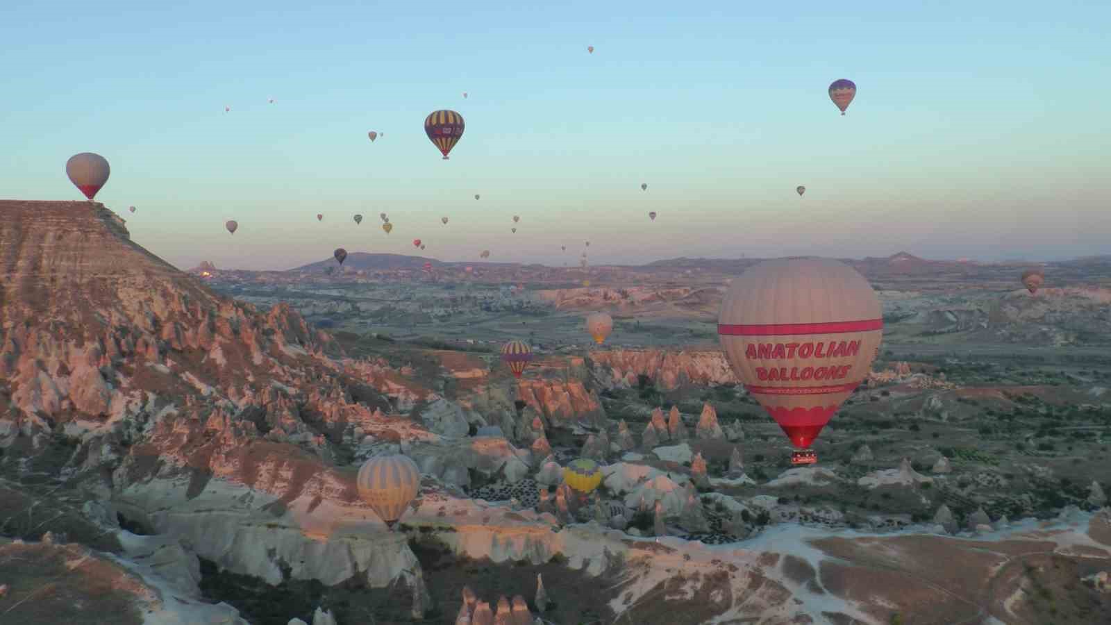 Kapadokya’da balon turizmi 750 bin yolcuyu aştı
