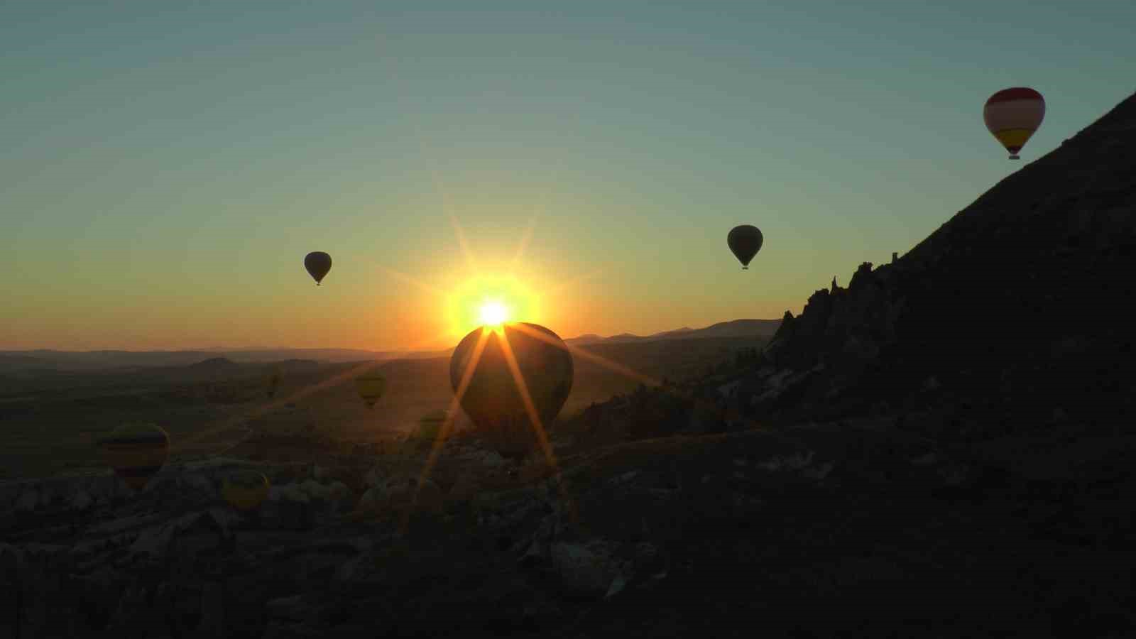 Kapadokya’da balon turizmi 750 bin yolcuyu aştı
