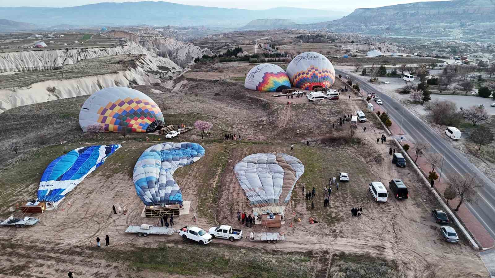 Kapadokya’da sıcak hava balon turlarına rüzgar engeli
