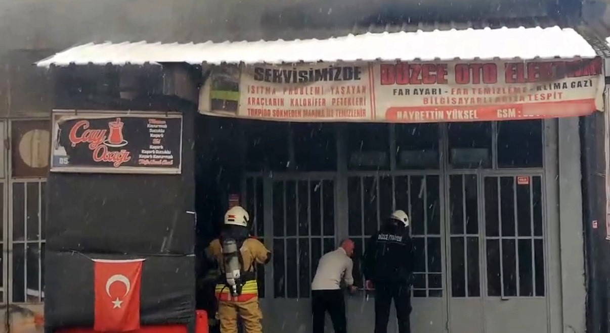 Kapalı dükkandan çıkan dumanı fark etti, sanayi çarşısını kurtardı
