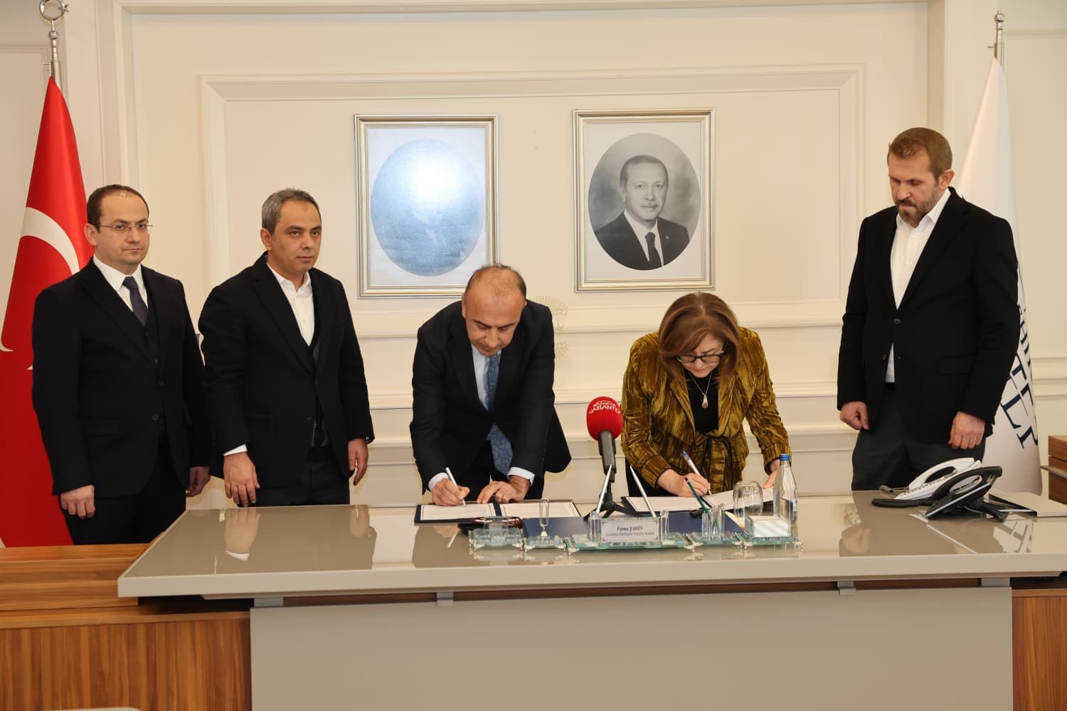 Kapalı spor salonu protokolü imzalandı
Kapalı spor salonu protokolü imzalandı